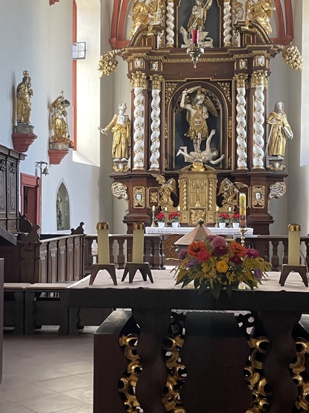 very baroque altar inside the church, all gilded statues and curly pillars